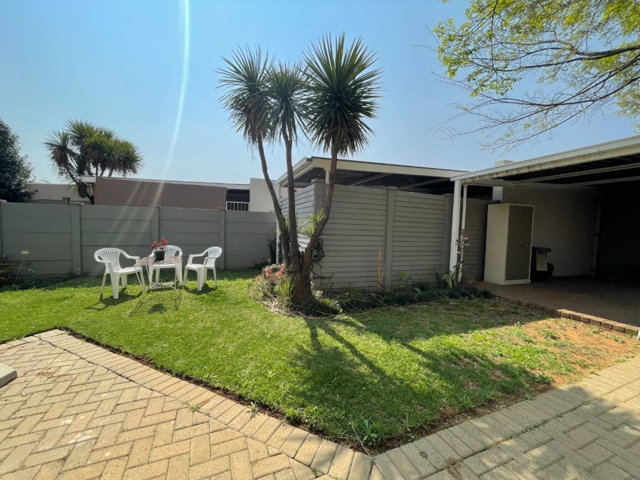 2 Bedroom Property for Sale in Langenhovenpark Free State